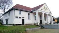 Turnhalle mit Sportplatz